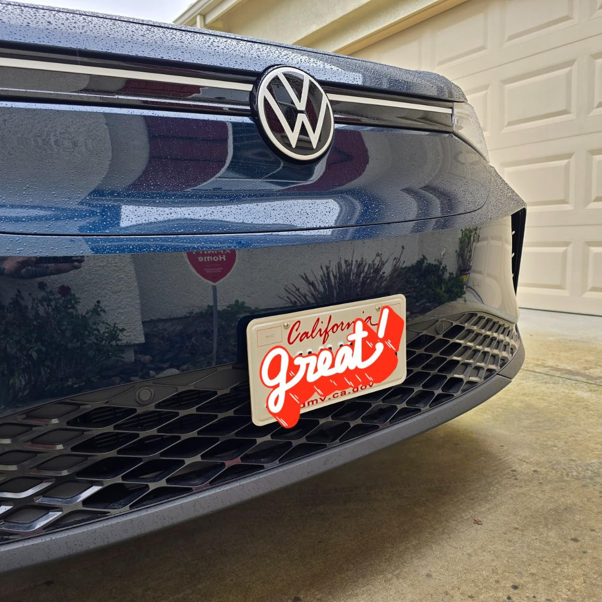 Front license plate bracket installed on VW ID.4 grille