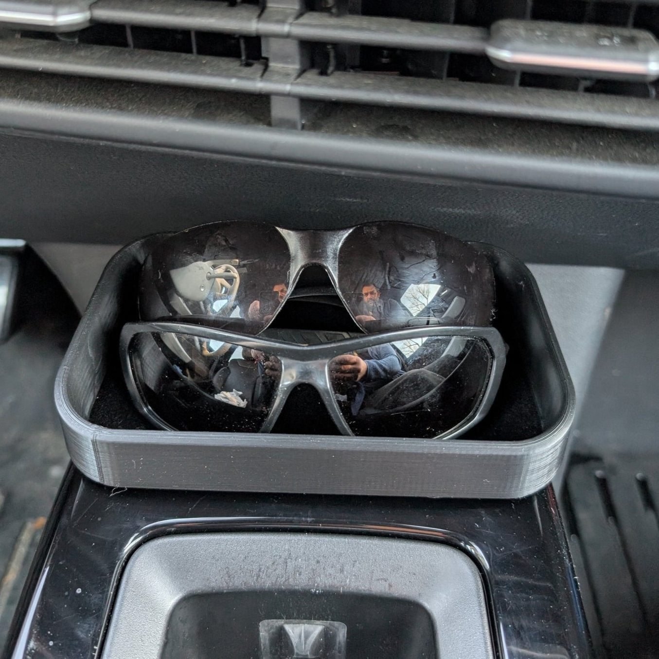 Tray for Sunglasses and other Small Items for VW ID.4 Fits on top of the central console in card holder slots - YURIK Accessories