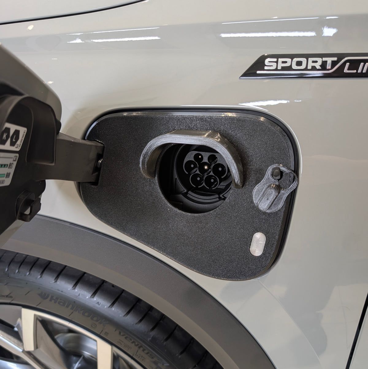 Charging Port Snow Cover for Škoda Kodiaq PHEV & VW Tiguan PHEV