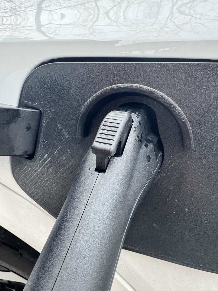 Cache-neige pour port de recharge des Chevrolet Silverado EV / GMC Sierra EV