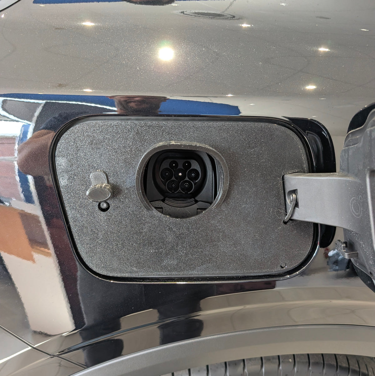 FORD Explorer EV sneeuwkap voor laadpoort